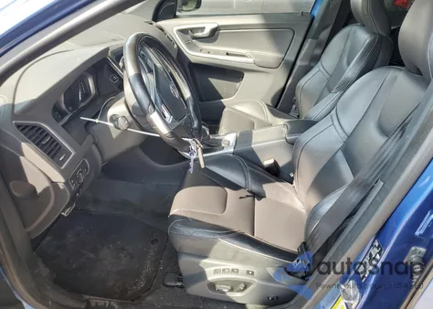 2017 Volvo Xc60 T6 R-Design Platinum из США, поврежденный, VIN YV449MRS2H2019584